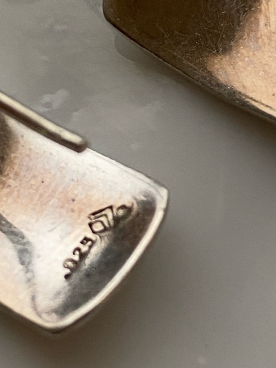 Silpada Vintage Hammered Earrings
W0991 - Picture 9 of 9